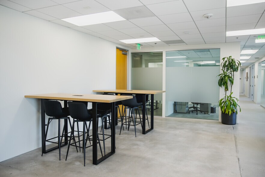 More Photos Of 27200 Tourney Rd, Valencia Office For Lease