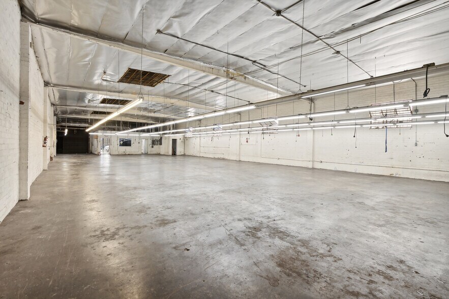 More Photos Of 2622 S Grand Ave, Los Angeles Warehouse For Sale