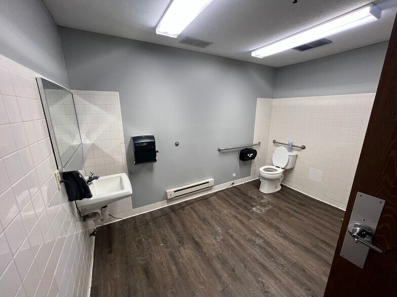 More Photos Of 1808 Warren St, Bellevue Apartments For Sale