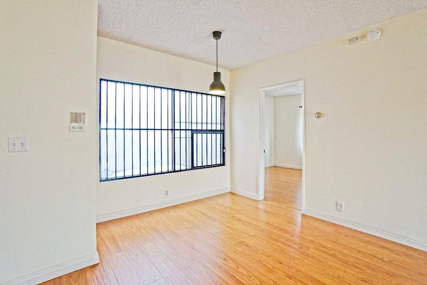More Photos Of 933 New Depot St, Los Angeles Apartments For Sale