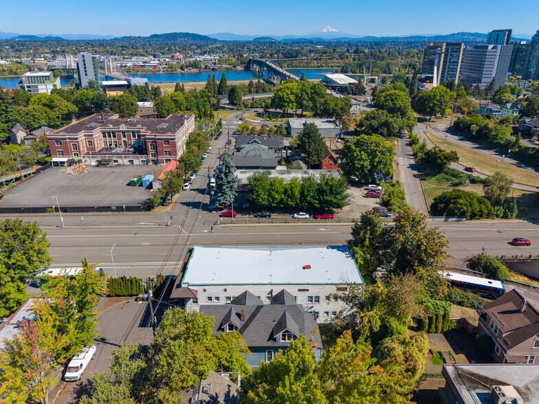 More Photos Of 16 SW Porter St, Portland Apartments For Sale