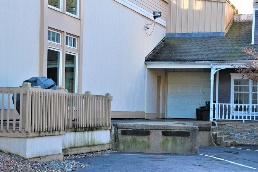 More Photos Of 535 W Main St, Cheshire Storefront Retail Office For Sale