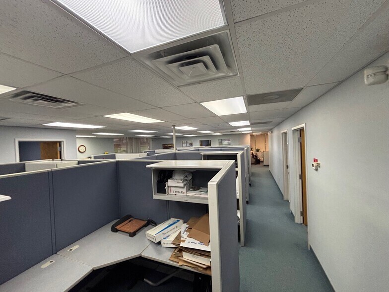 More Photos Of 1654 King St, Enfield Office For Lease