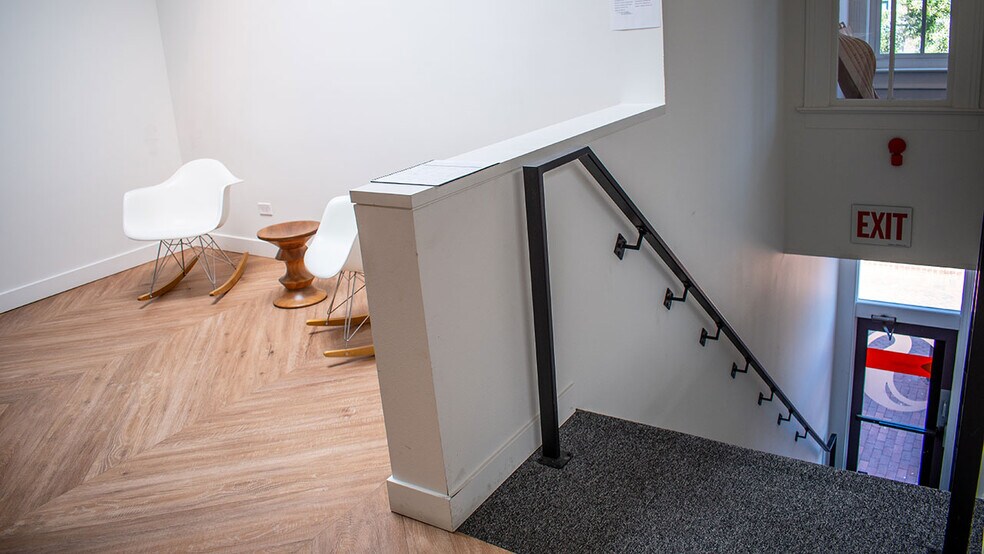 More Photos Of 1129 Pearl St, Boulder Unknown For Lease