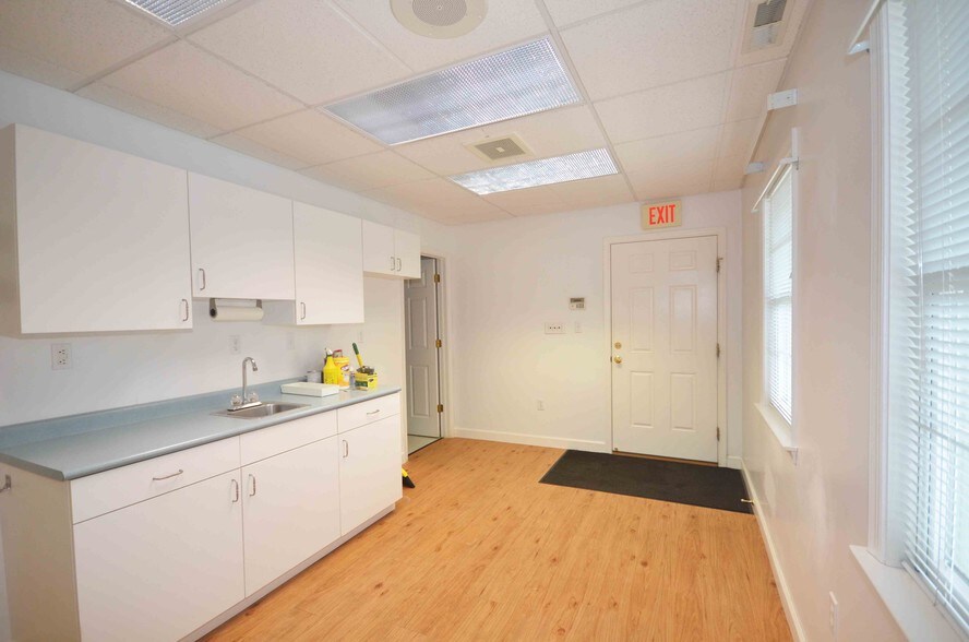 More Photos Of 556 Cynwood Dr, Easton Medical For Lease