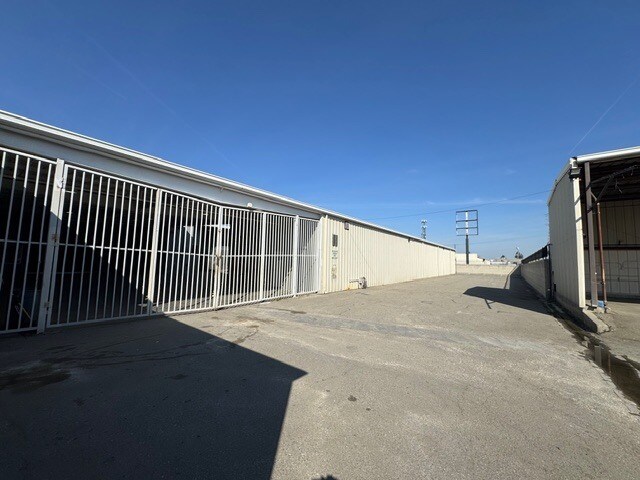 More Photos Of 4608 Rudnick Ct, Bakersfield Auto Dealership For Lease