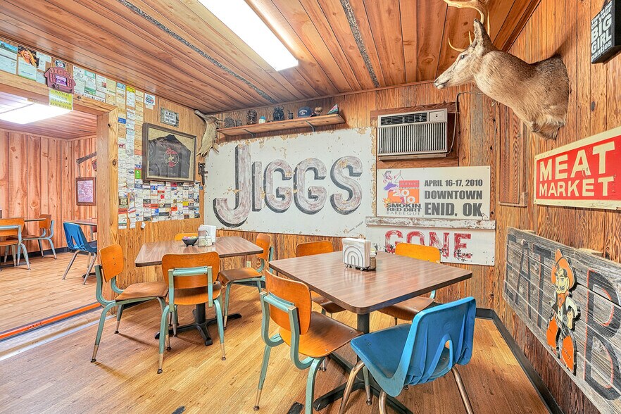 More Photos Of 22203 N Frontage Rd, Clinton Restaurant For Sale