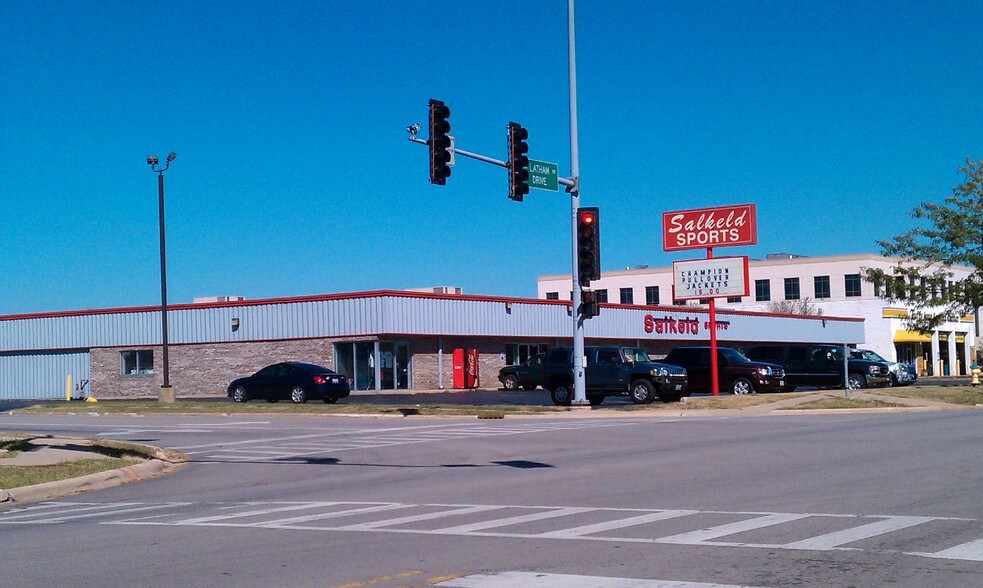 More Photos Of 575 William Latham Dr, Bourbonnais Storefront For Lease