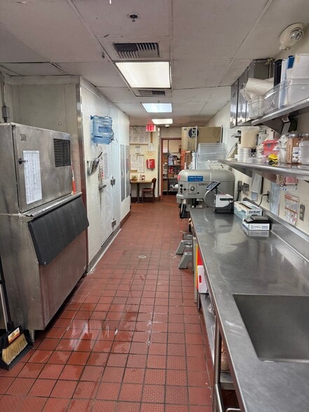 More Photos Of 471 S Indian Canyon Dr, Palm Springs Restaurant For Sale