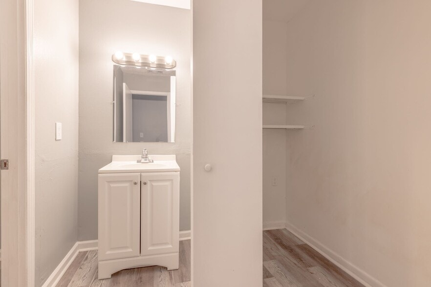 More Photos Of 333 S Mock Rd, Albany Apartments For Sale