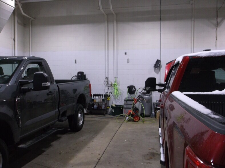 More Photos Of 500 S Green Bay Rd, Neenah Auto Dealership For Sale