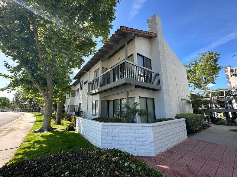More Photos Of 1820 W Orangewood Ave, Orange Office For Lease