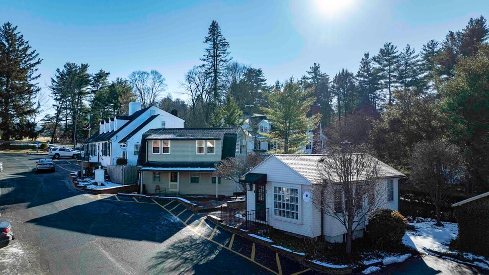 More Photos Of 1-3 Brick Walk Ln, Farmington Unknown For Lease