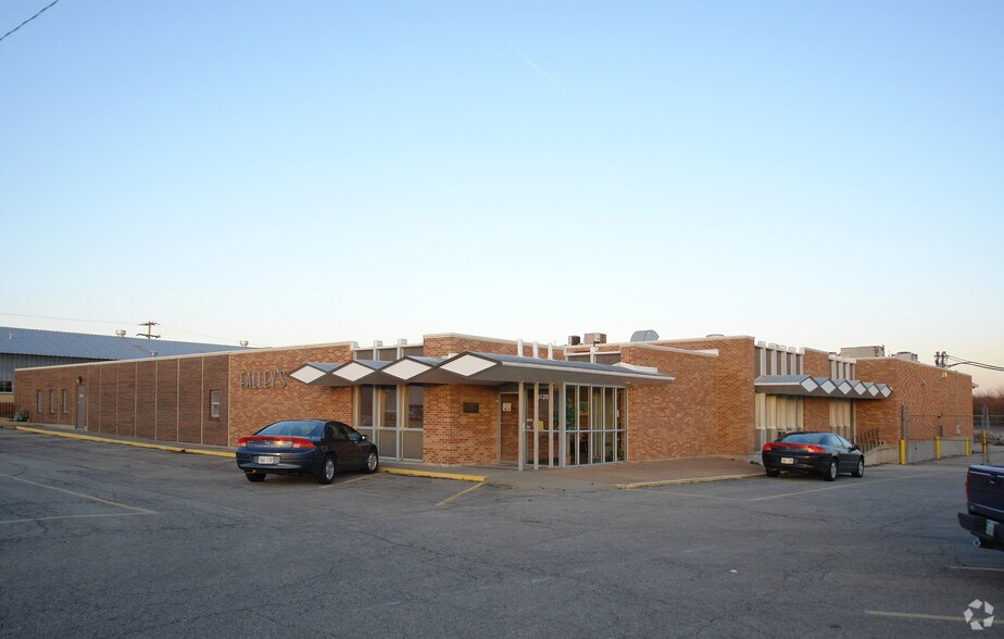 More Photos Of 3120 S Kansas Ave, Topeka Manufacturing For Lease