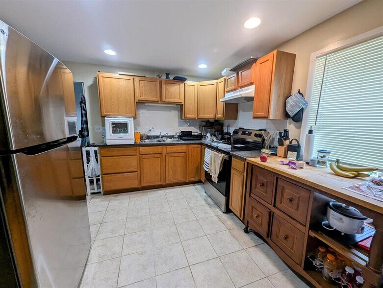 More Photos Of 44 Walnut St, Claremont Apartments For Sale