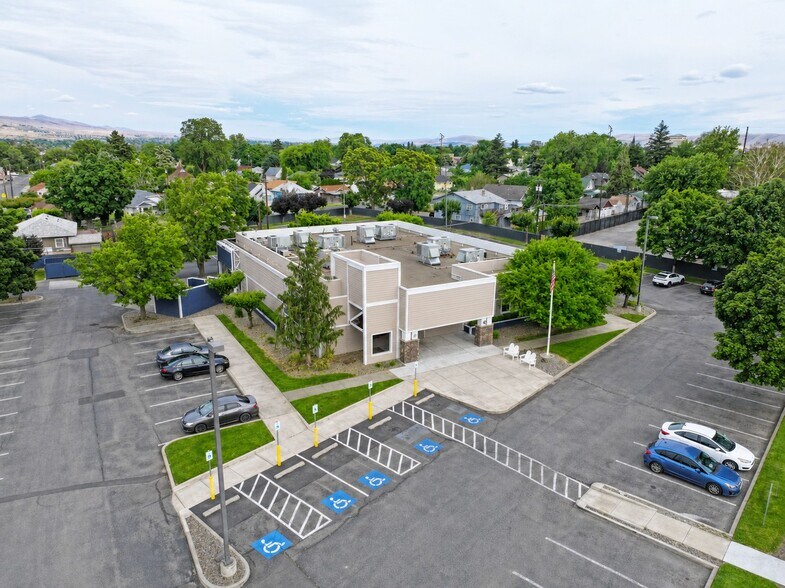 Primary Photo Of 905 N 1st St, Yakima Restaurant For Sale