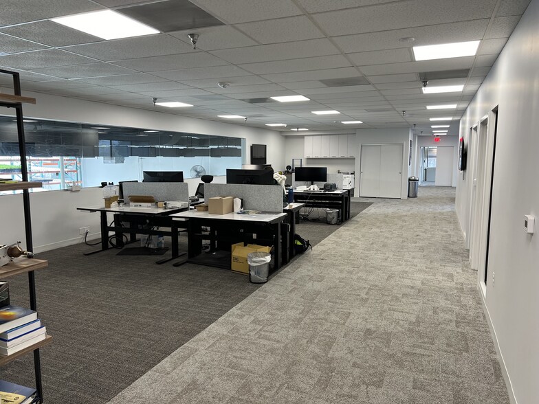 More Photos Of 251-255 Exchange Pl, Herndon Light Distribution For Lease