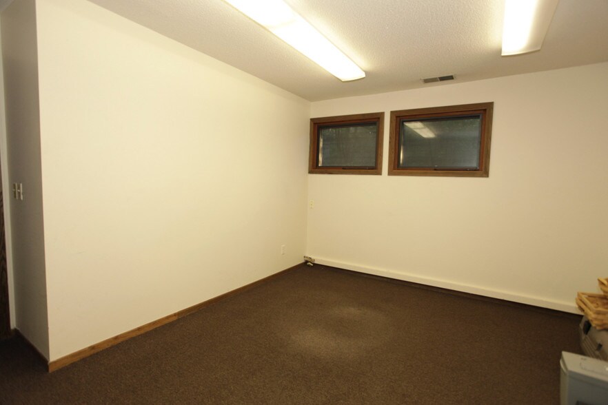 More Photos Of 3701 Shoreline Dr, Orono Coworking Space