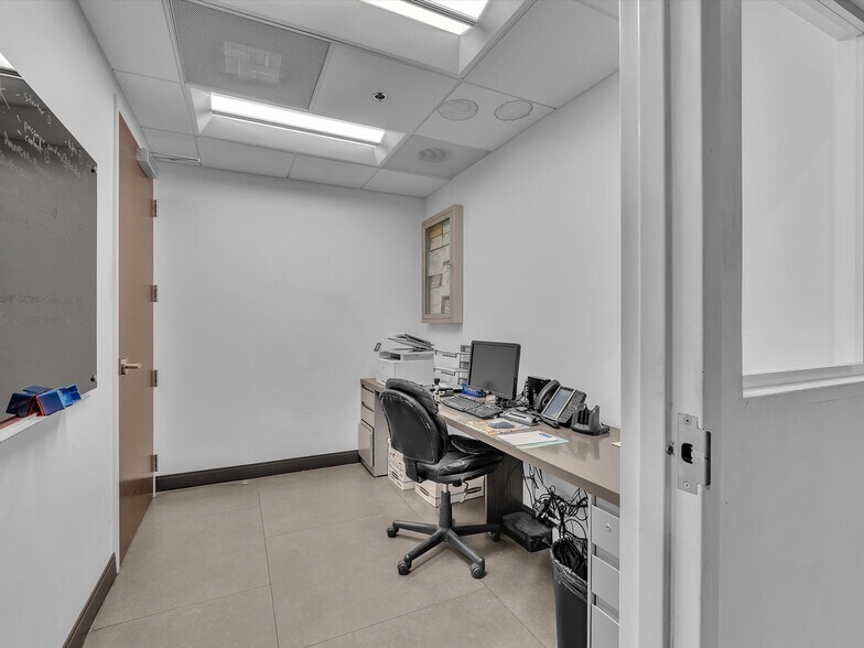 More Photos Of 10855 NW 27th St, Doral Warehouse For Lease