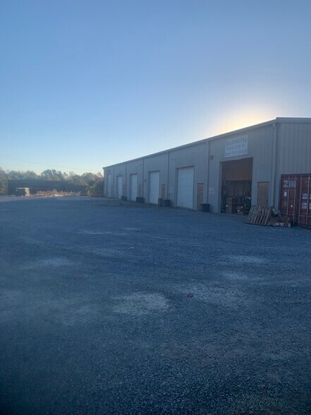 More Photos Of 506 Industrial Dr, Rockmart Warehouse For Lease