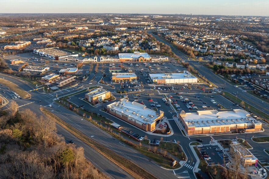 More Photos Of 20070 Ashbrook Commons Plz, Ashburn Storefront For Lease