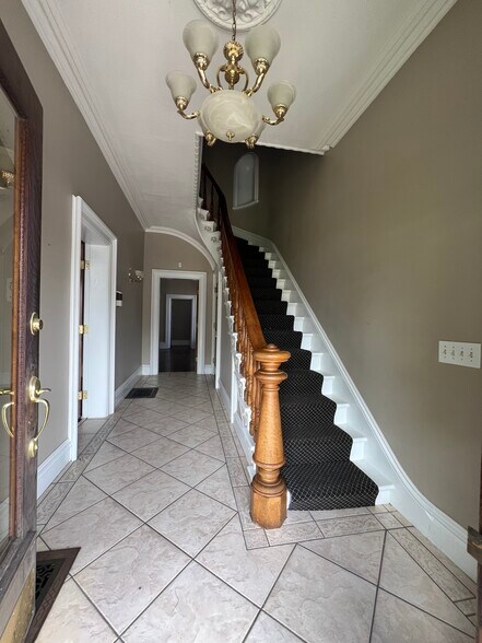 More Photos Of 1071 S High St, Columbus Loft Creative Space For Lease