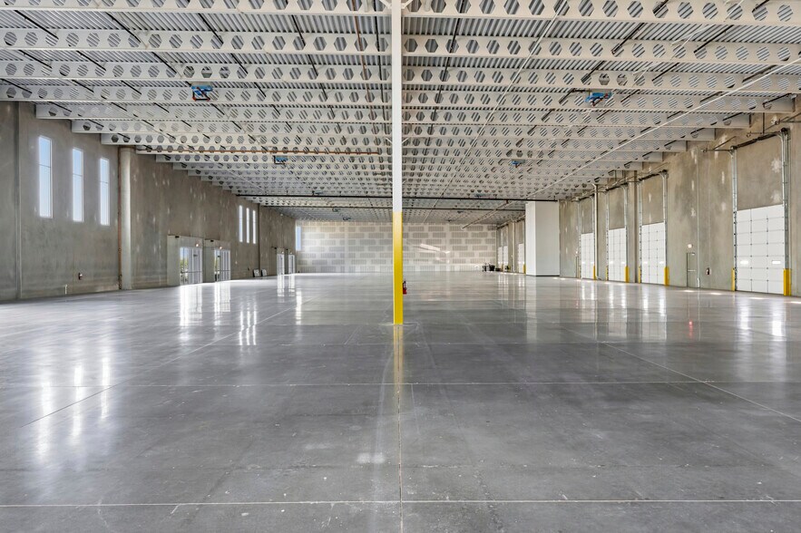 More Photos Of 6459 S Sossaman Rd, Mesa Warehouse For Lease