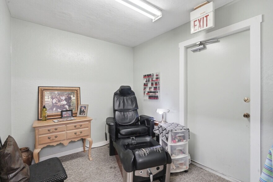 More Photos Of 1030 Camphor Ln, Deland General Retail For Sale