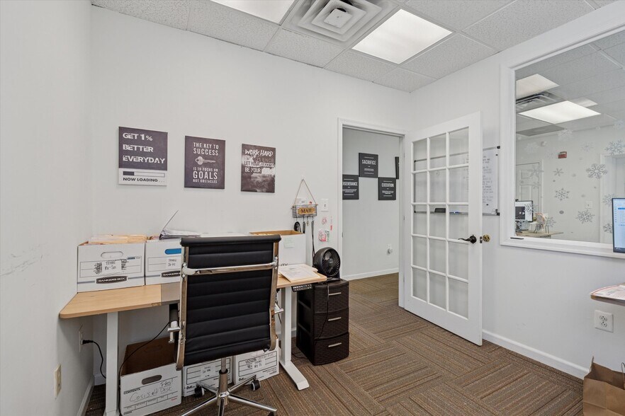 More Photos Of 18 W Evergreen Ave, Philadelphia Office Residential For Sale