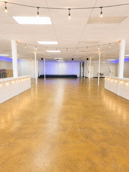 More Photos Of 615 N Main St, Troutman Restaurant For Lease
