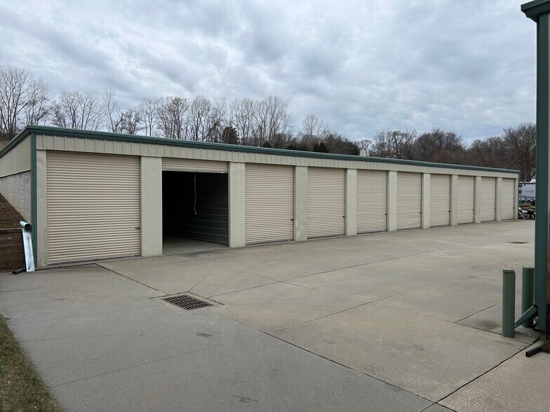 More Photos Of 8706 S 9th St, Bellevue Self Storage For Lease