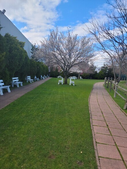 More Photos Of 913 E 108th St, Brooklyn Storefront Retail Office For Sale