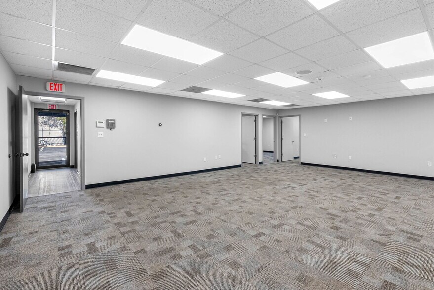 More Photos Of 4412 W Osborne Ave, Tampa Light Distribution For Lease