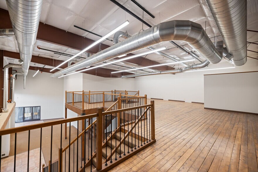 More Photos Of 110 Wall St, Onamia Flex For Lease
