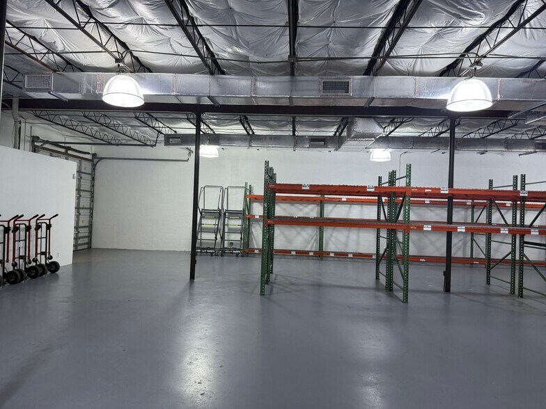 More Photos Of 3501 NW 10th Ave, Oakland Park Warehouse For Lease