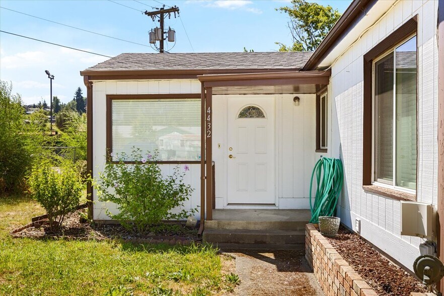 More Photos Of 4432 Carnes Rd, Roseburg Convenience Store For Sale