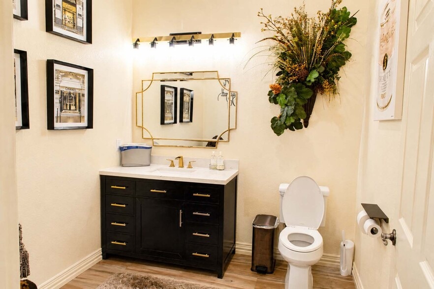 More Photos Of 1821 Harwood Ct, Hurst Office For Sale