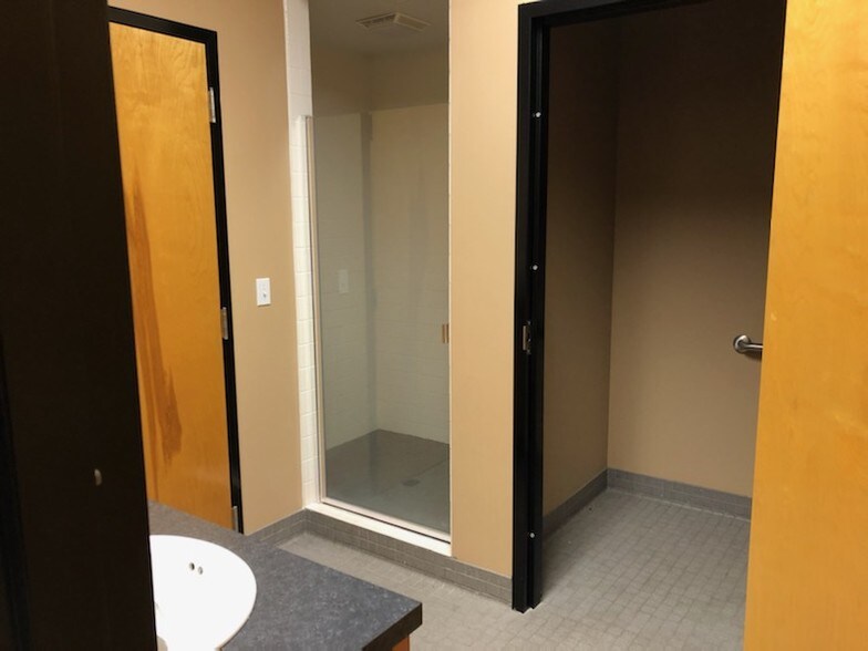 More Photos Of 5324 Dixie Hwy, Louisville Auto Dealership For Sale