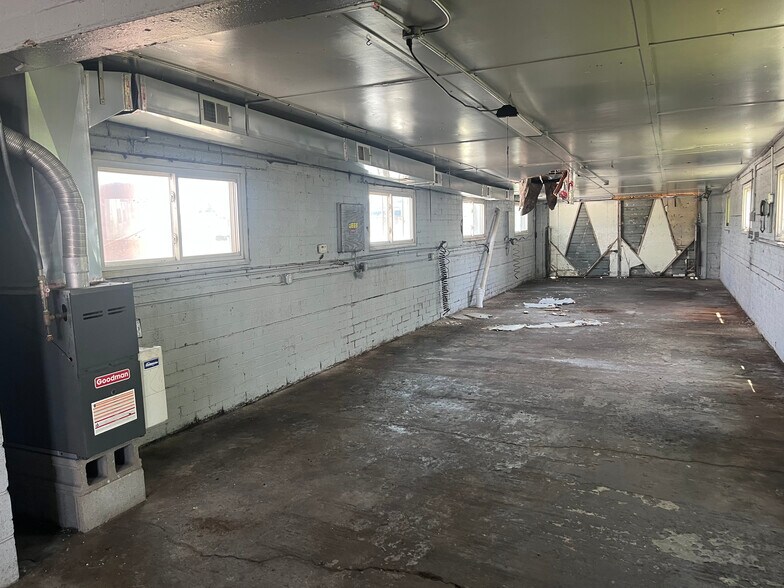 More Photos Of 27206 Groesbeck Hwy, Roseville Industrial For Sale