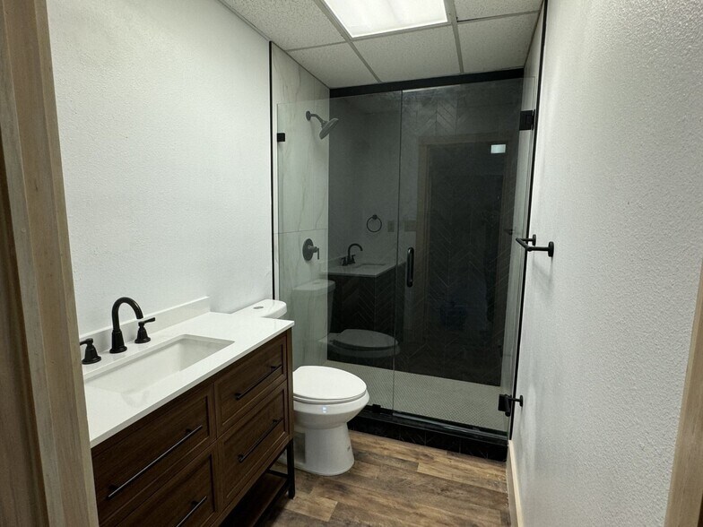 More Photos Of 2403 E 4th Ave, Tampa Warehouse For Lease