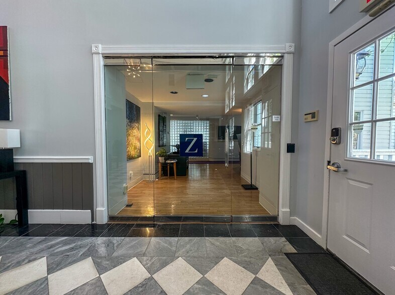 More Photos Of 11718 Bowman Green Dr, Reston Office Residential For Lease