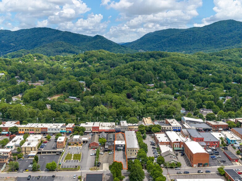 More Photos Of 101 N Main St, Waynesville General Retail For Sale