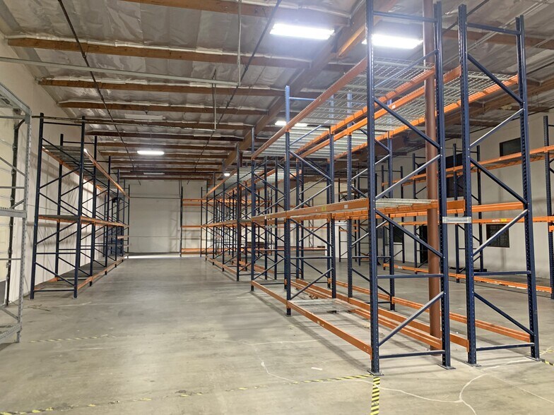 More Photos Of 11068 Randall St, Sun Valley Warehouse For Lease