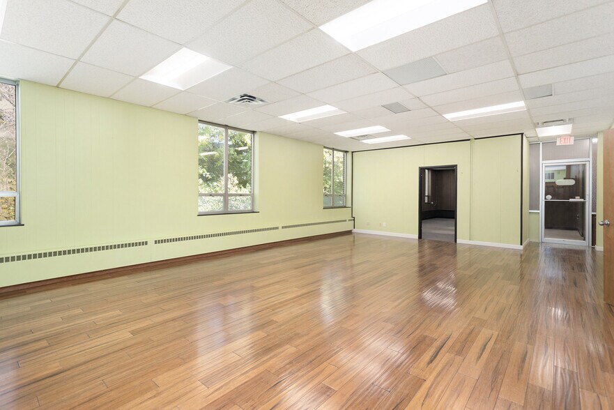 More Photos Of 500 W Crosstown Pky, Kalamazoo Medical For Sale