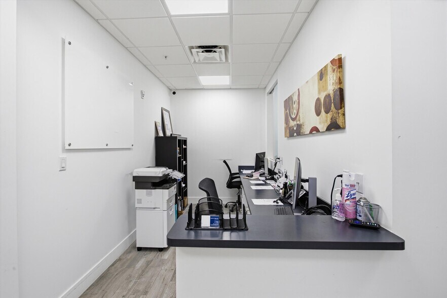 More Photos Of 10450 NW 33rd St, Doral Office For Sale