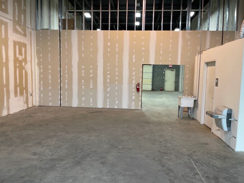 More Photos Of 8462-8482 Virginia Meadows Dr, Manassas Light Manufacturing For Lease