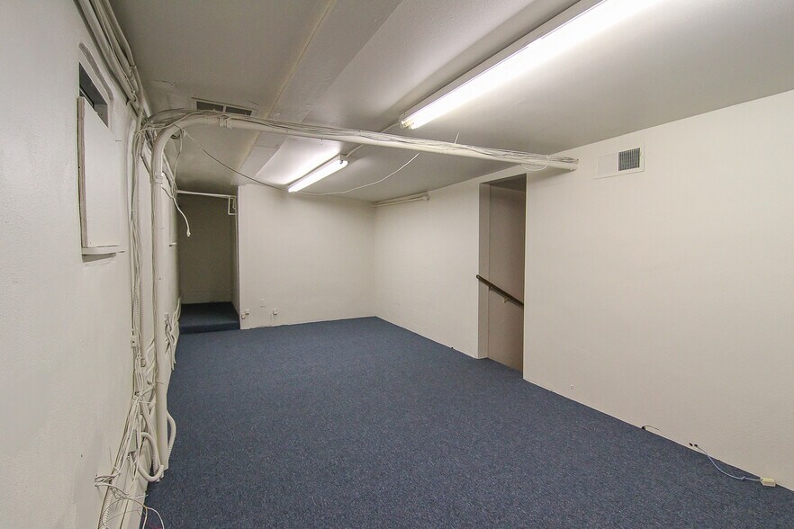 More Photos Of 26081 Bouquet Canyon Rd, Santa Clarita Freestanding For Lease