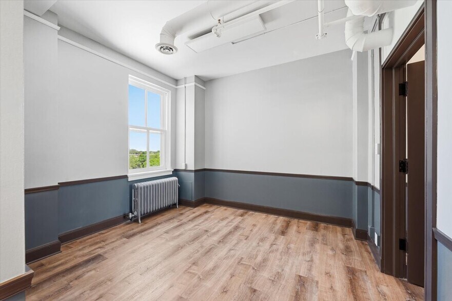 More Photos Of 500 Willow Ave, Council Bluffs Office For Lease