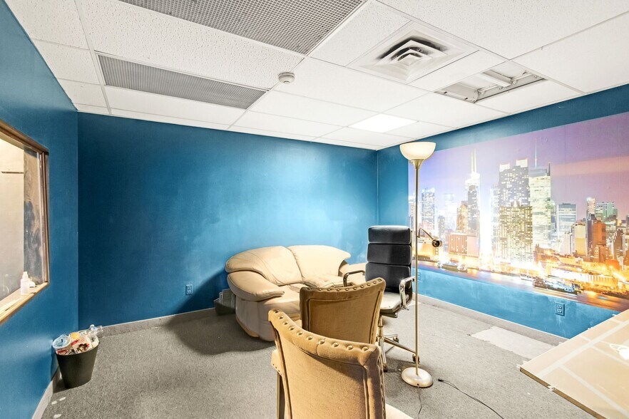 More Photos Of 200 W 4th St, Plainfield Light Distribution For Lease