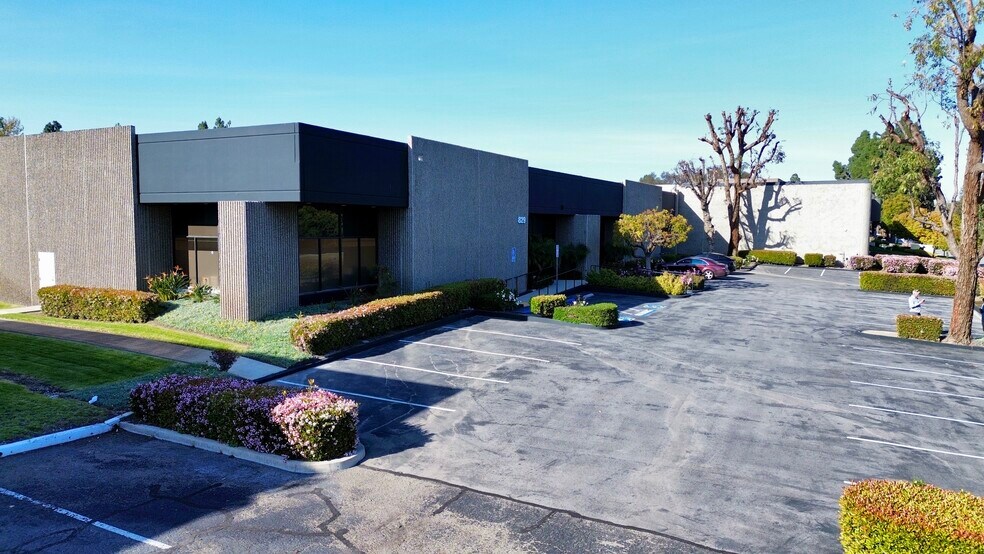More Photos Of 829-833 Flynn Rd, Camarillo Manufacturing For Sale